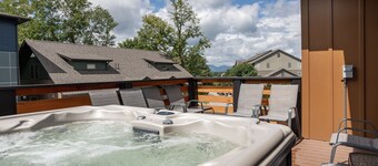Little Sadie | Newly Built, Asheville Villa with Rooftop Hot Tub