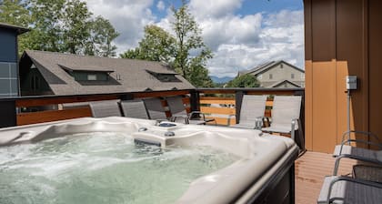 Little Sadie | Newly Built, Asheville Villa with Rooftop Hot Tub
