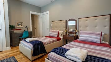 4 bedrooms, iron/ironing board, WiFi, bed sheets