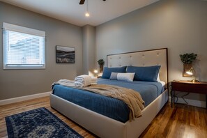 4 bedrooms, desk, iron/ironing board, WiFi - Little Sadie | Pet Friendly Luxury 4-Bedroom Asheville Villa with Hot Tub (Asheville)