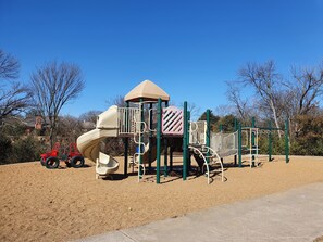 Children's area - Your Spacious Private Getaway with Pool , 5 bedrooms, sleeps up to 12 guests (Dallas)