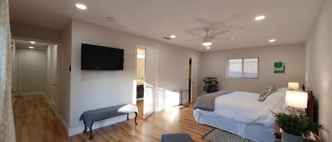 5 Schlafzimmer, Schreibtisch, Bügeleisen/Bügelbrett, Reisekinderbett