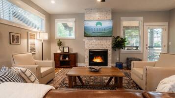 Smart TV, fireplace