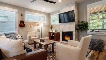 Télévision, cheminée