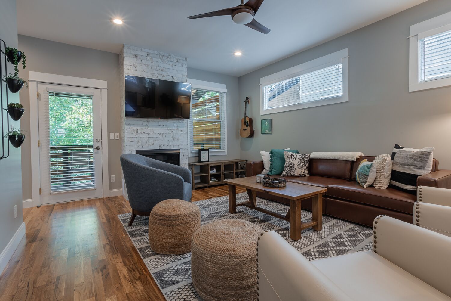 Télévision, cheminée