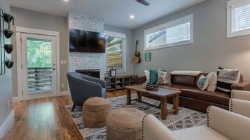 Télévision, cheminée