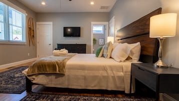 4 bedrooms, iron/ironing board, WiFi, bed sheets