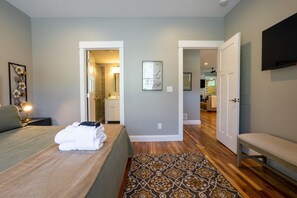 4 habitaciones, tabla de planchar con plancha, wifi y ropa de cama 
