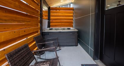 Orange Blossom | Asheville Villa with Hot Tub