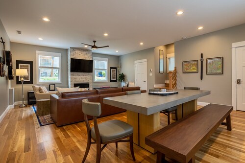 Orange Blossom | Pet Friendly Luxury Asheville Villa with Hot Tub & EV Charger