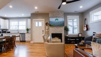 Smart TV, fireplace