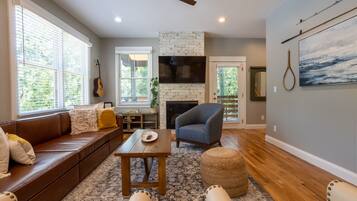 Télévision, cheminée