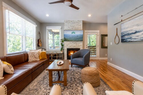 The Sunny Side | Luxury Asheville Villa with Hot Tub & EV Charger