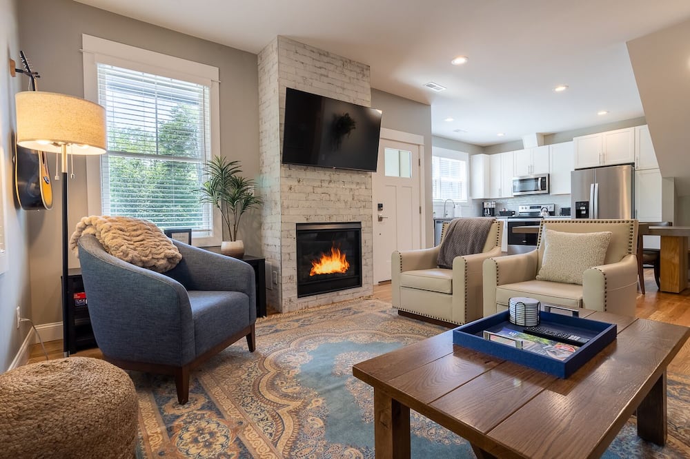 High on the Mountain: Newly-Built Villa in Downtown Asheville!