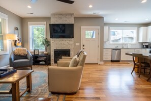 Televisie en een open haard