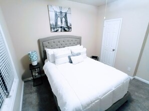 3 bedrooms, WiFi - .5 miles from the stadium (Atlanta)