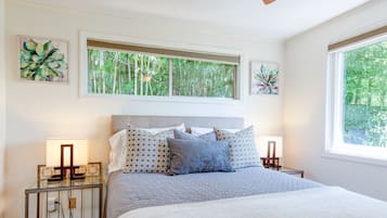 3 chambres, bureau, fer et planche Ă repasser, lit parapluie