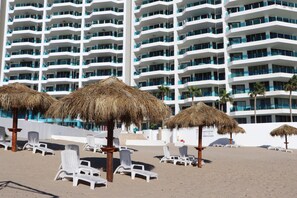 Property grounds - Esmeralda Beach Resort 3 Bedrooms Condo C 701 (Puerto Peñasco)