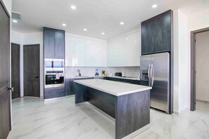 Fridge, microwave, oven, stovetop - Esmeralda Beach Resort 3 Bedrooms Condo C 701 (Puerto Peñasco)