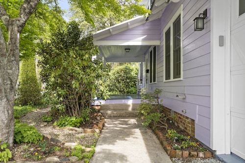 Walk to Downtown Brevard  Pets Welcome Large Fenced Yard Porches Biking Hiking