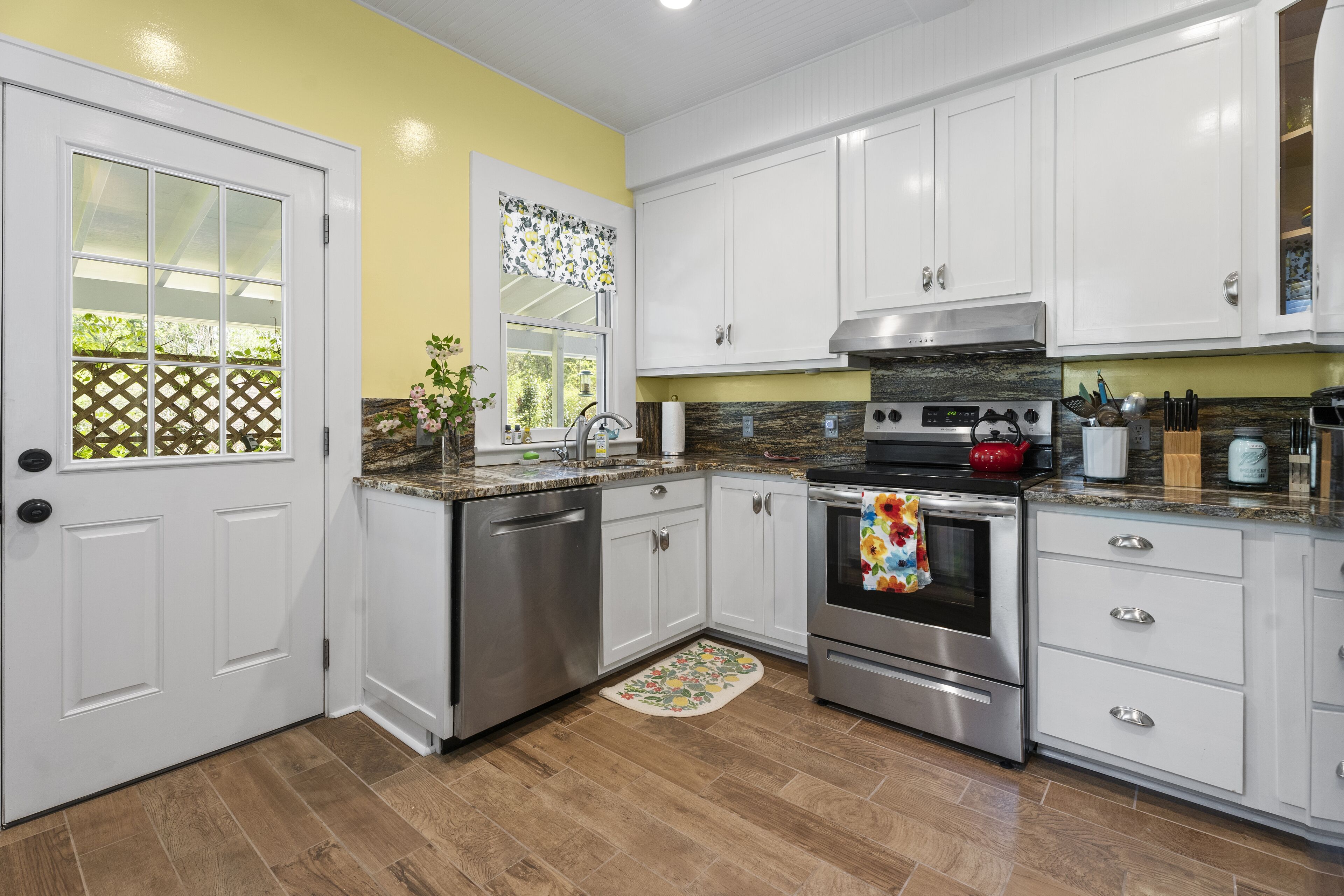 New Downtown Brevard Pet Friendly Porches Biking Hiking Breweries Waterfalls