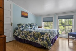 4 bedrooms, desk, iron/ironing board, free WiFi
