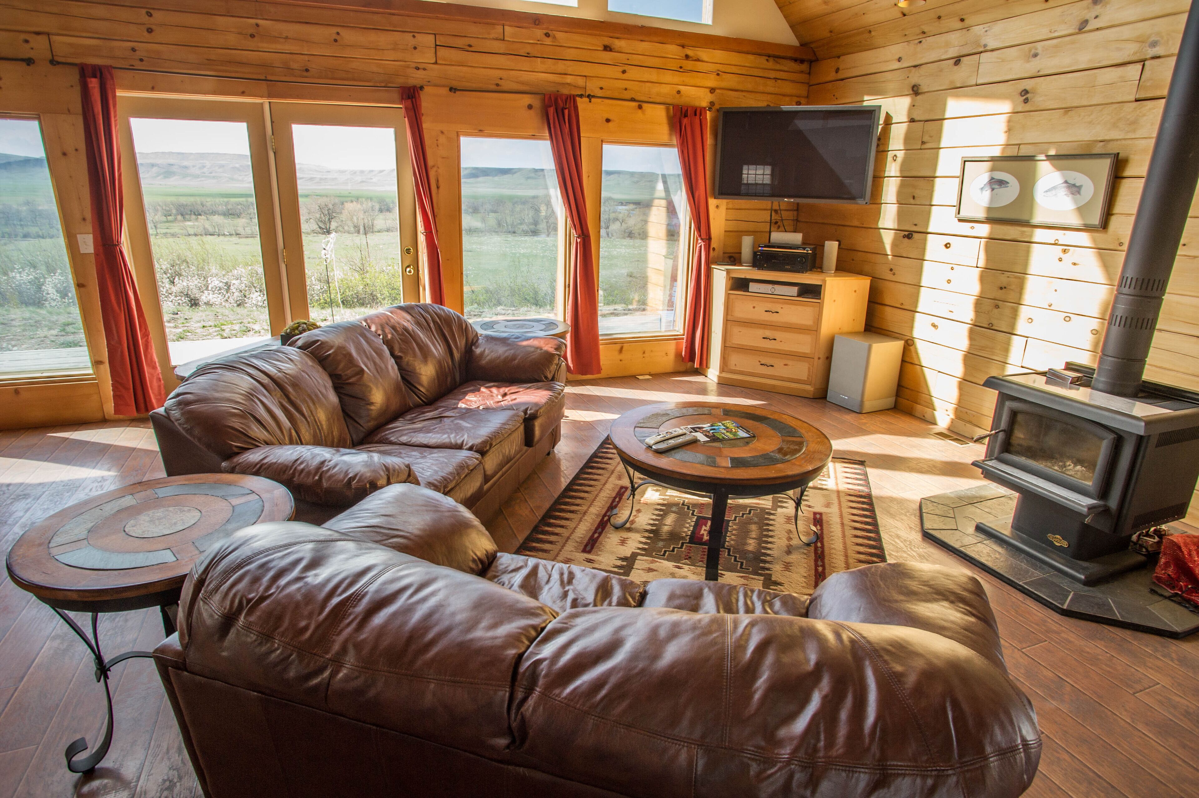 Spacious Bluff Cabin #2 Overlooking Bighorn River