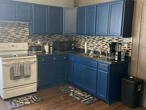 Kühlschrank, Mikrowelle, Ofen, Mixer