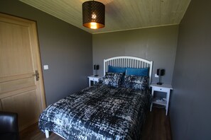 1 habitación, tabla de planchar con plancha, wifi y ropa de cama 