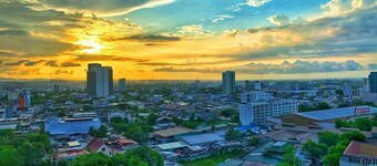 1-Bed - Sleeps 4 with High Rise City View