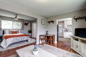 2 slaapkamers, een bureau, een strijkplank/strijkijzer, gratis wifi