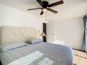 3 bedrooms, desk, iron/ironing board, free WiFi