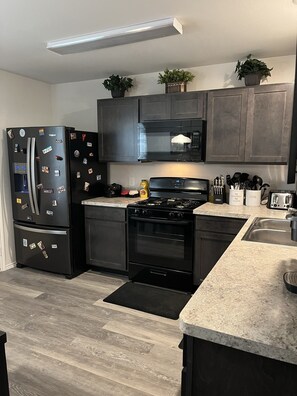 Microonde, lavastoviglie, macchina per tè/caffè