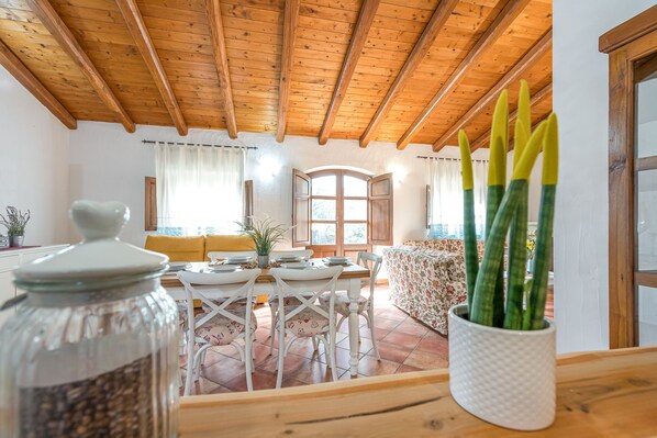 Dining - Domos Pintadas Cottage Rosa, Rudalza, Italy (Rudalza)