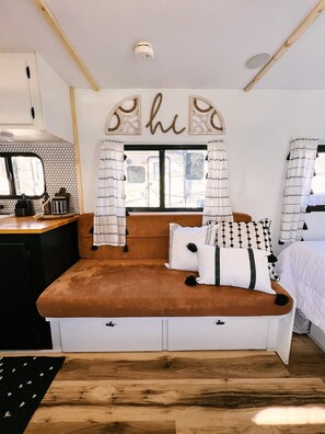 2 bedrooms, WiFi - Cute Renovated RV Near Zion & St. George (Leeds)