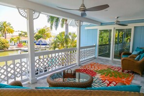 Terrace/patio - Island Homes-on canal w/dock and heated pool/5 min walk to beach (Fort Myers Beach)