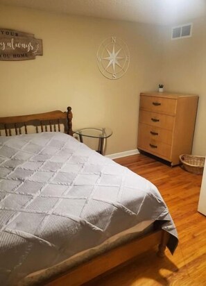 3 bedrooms, WiFi, bed sheets - Cozy 3 bedroom in the perfect location! (Columbia)