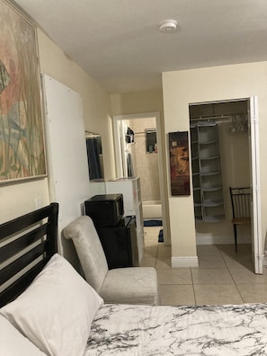 1 bedroom, desk, iron/ironing board, free WiFi