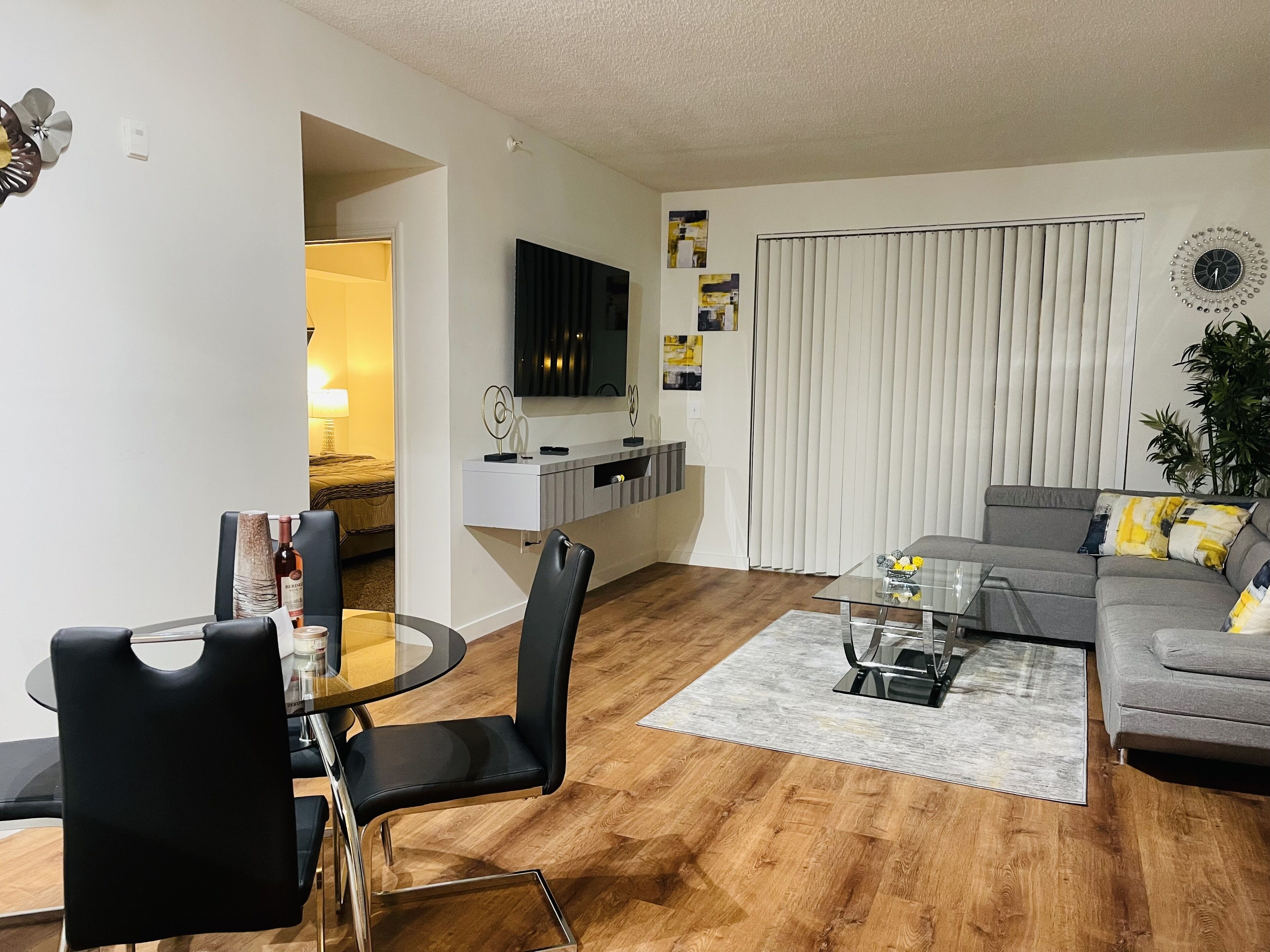 Pleasurable 1/1 Cozy Home W/ Pool/Movie/Boat/Beach