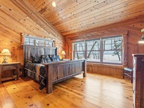 4 bedrooms, desk, iron/ironing board, free WiFi