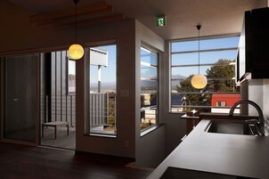 Microondas, placa de cocina, lavavajillas, cafetera/tetera