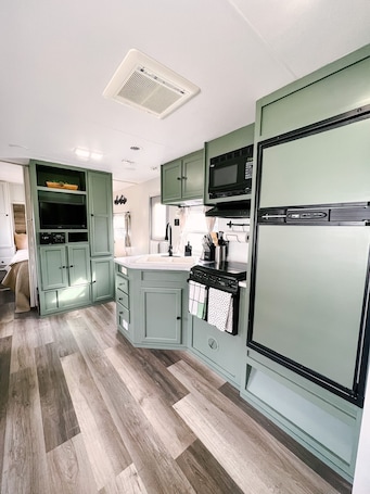 Fridge, microwave, oven, stovetop. Cozy Renovated RV near Zion and St. George