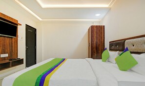 Deluxe Tek Büyük Yataklı Oda | Masa, ütü/ütü masası