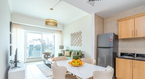 Business Double Room | Private kitchen | Fridge, microwave, oven, stovetop - Dream Inn - Mayfair Residency (Dubai)