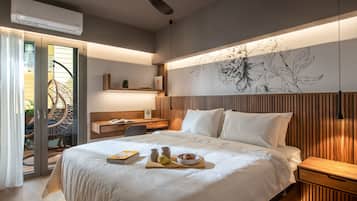 2 bedrooms, in-room safe, desk, iron/ironing board