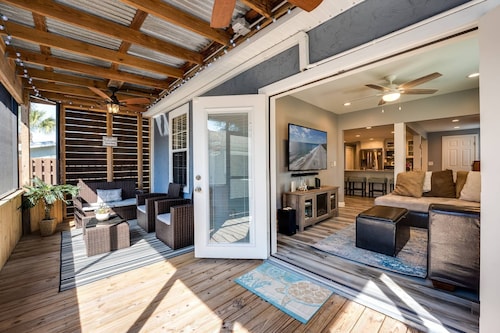 Sun & Beach Vibes - a 4 block walk to the beach