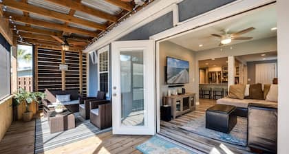 Sun & Beach Vibes - a 4 block walk to the beach