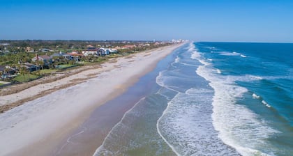 Cozy Studio Escape at Gem 2, 4 blks to beach, convenient location to Jax Beach Fun!