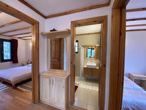 2 makuuhuonetta, silitysrauta/-lauta, vauvan matkasänky, ilmainen Wi-Fi