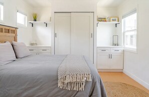 3 Schlafzimmer, Schreibtisch, Reisekinderbett, WLAN
